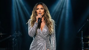 Dynamic wallpaper of Myleene Klass performing on stage in a silver dress. — Myleene Klass Picture