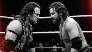 Scorpio Sky dan Chris Bey saling menatap di atas ring.