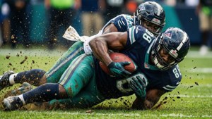 Jordyn Brooks realiza um tackle poderoso em meio ao jogo.