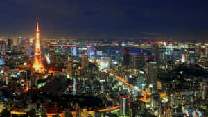 Paisagem urbana de Tóquio à noite com edifícios iluminados e a Torre de Tóquio. — Fukuoka Papéis de Parede