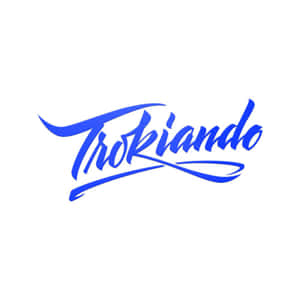 Blå kursiv logotext Trokiando på vit bakgrund