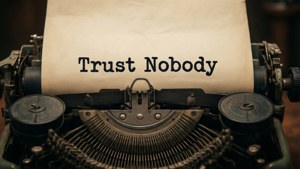 Papier peint vintage de machine à écrire avec 'Trust Nobody' tapé sur du papier.