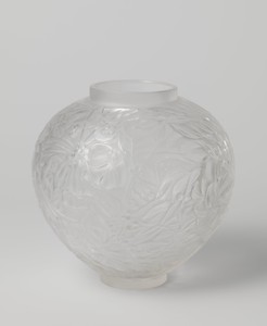 Vaas 'Gui' by René Lalique, created 1920, in glass; etching; glassblowing. Download this artwork as a high-resolution wallpaper for desktop, tablet, or mobile. — René Lalique Wallpaper