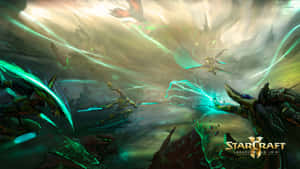 Guerriers Zerg et Protoss combattant avec des faisceaux d'énergie verte sur un champ de bataille sombre.