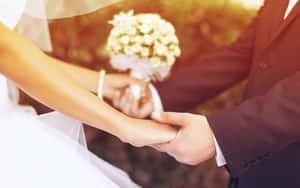 Couple holding hands during sunset wedding ceremony with bouquet — Wedding Frame Picture